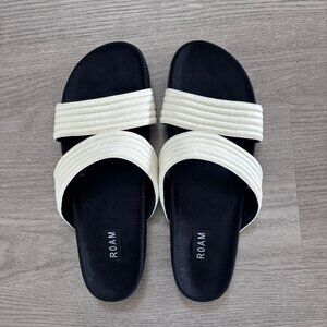 ROAM White Crescent Quilt Slides 42 / 10
